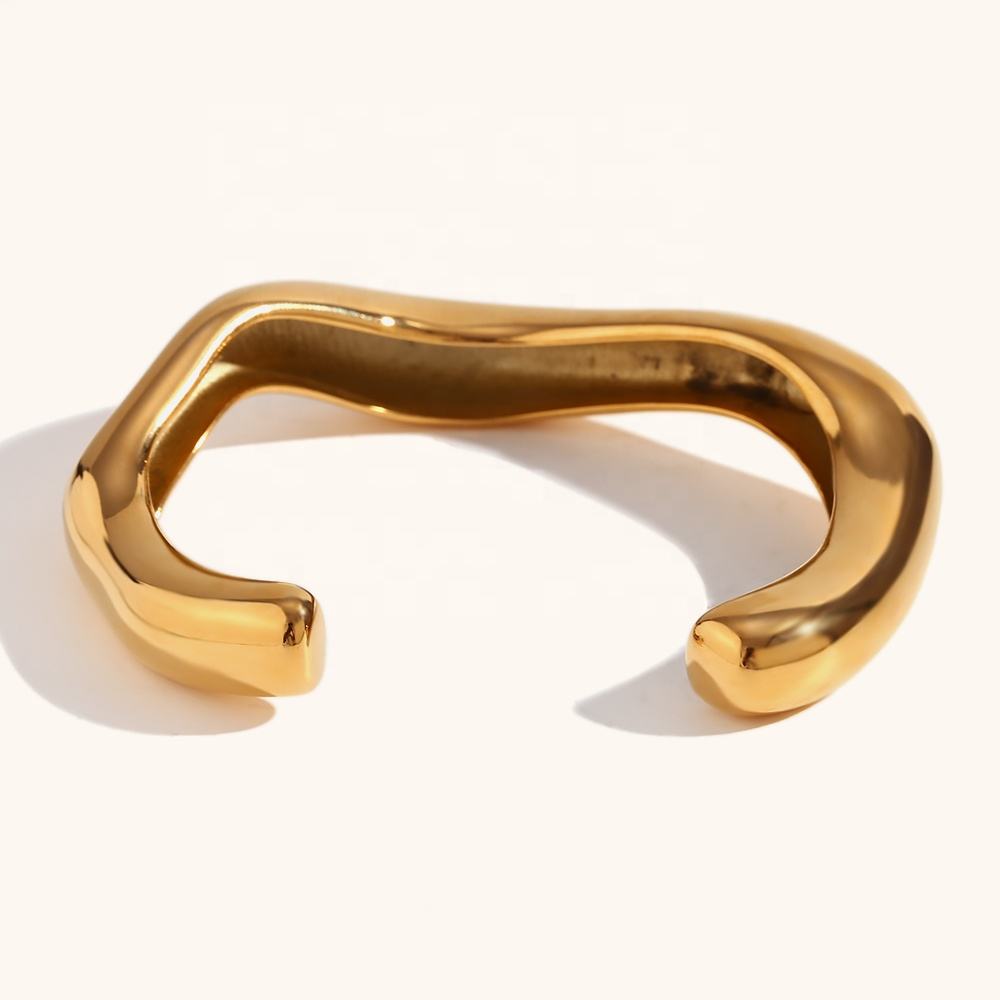 Water Wave Cuff