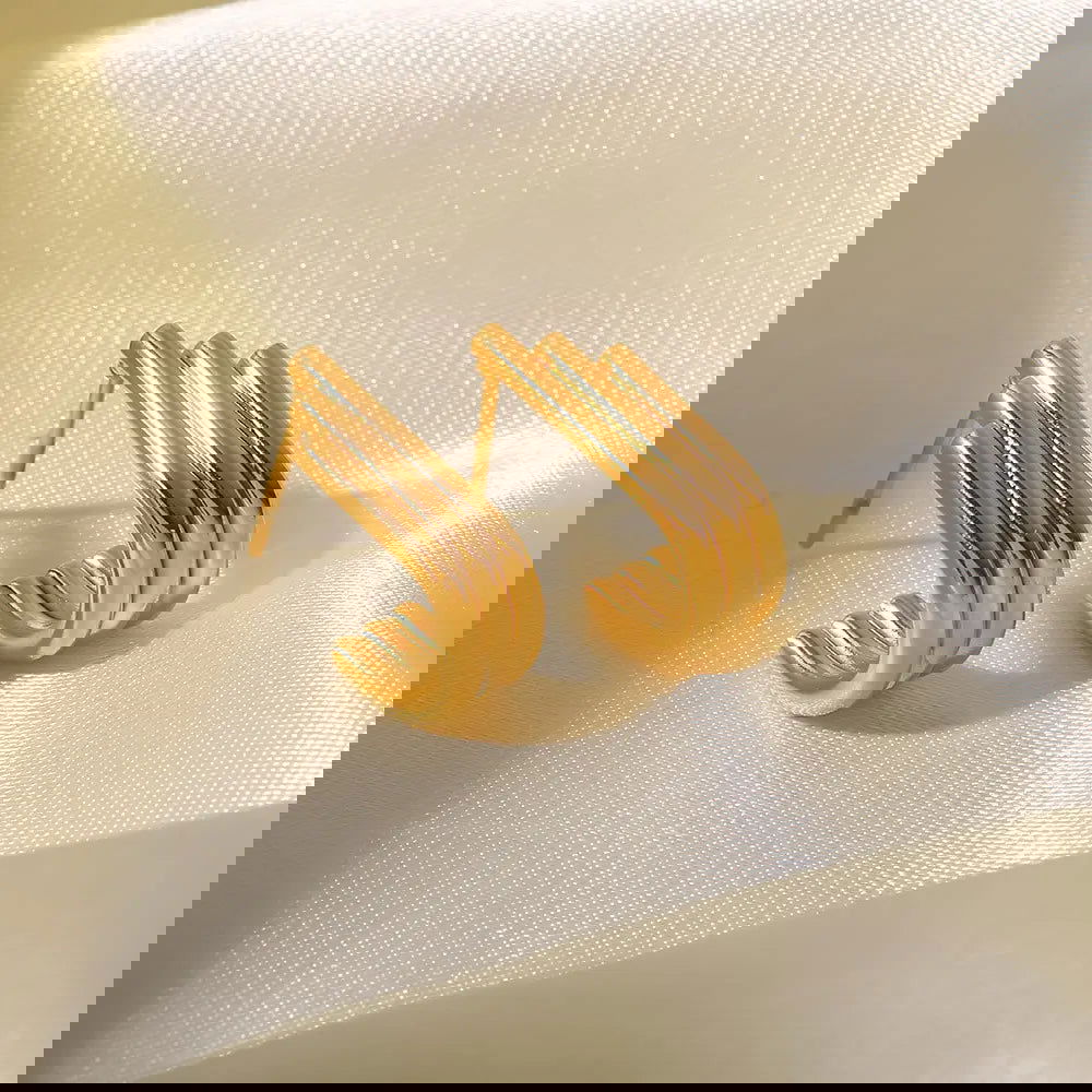 Stevie Huggies - Shvetah