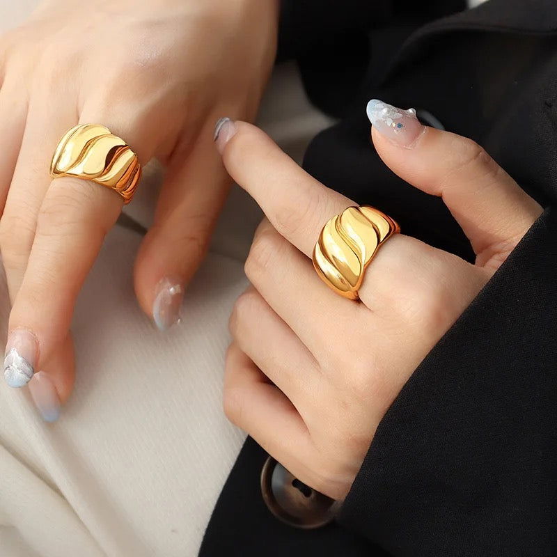 Croissant Ring - Shvetah