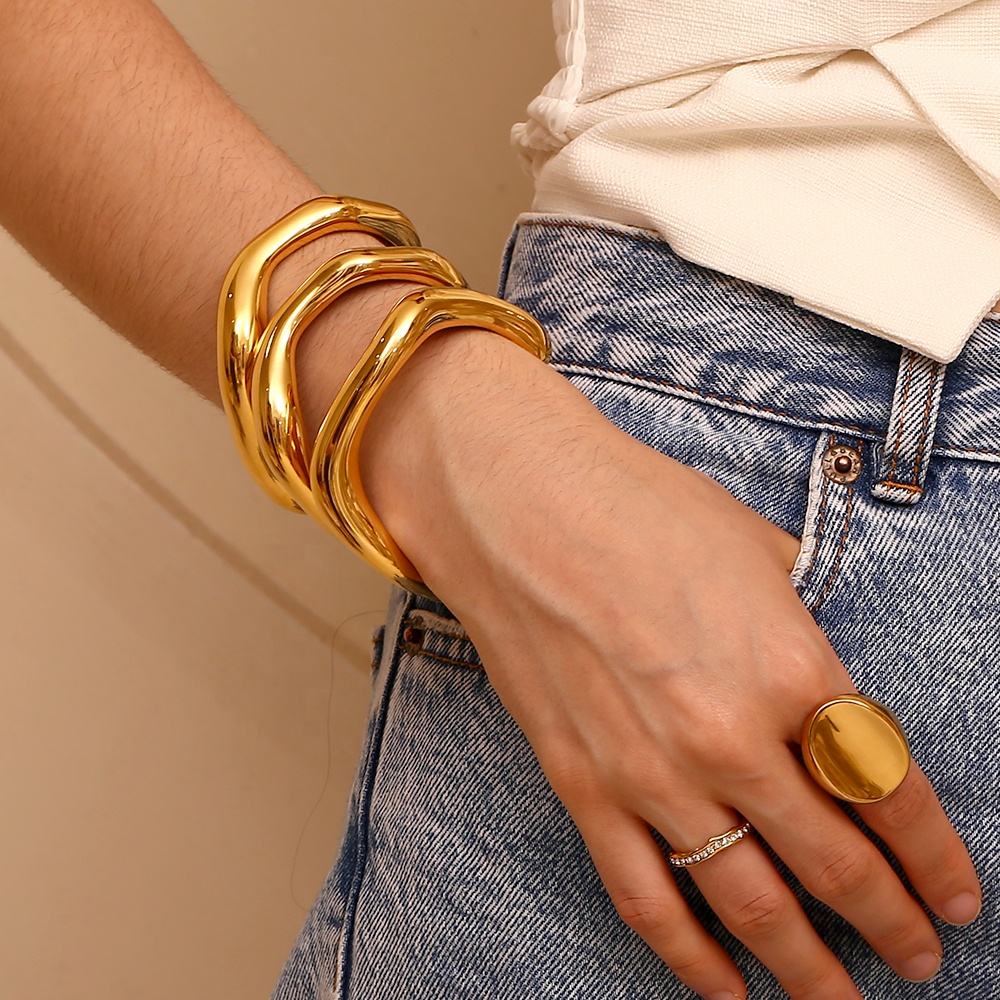 Water Wave Cuff