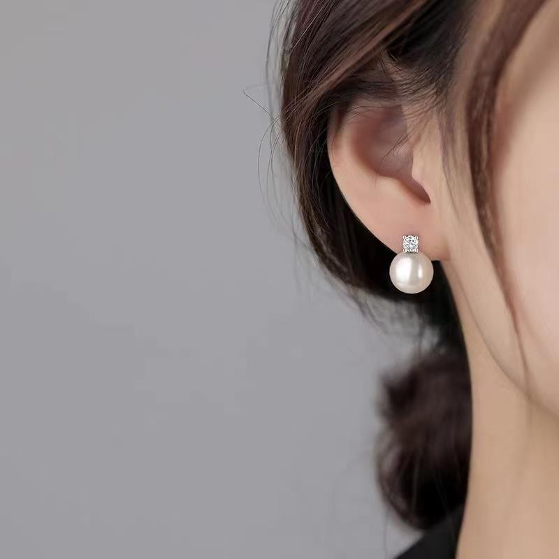 Pearl Solitaire Studs