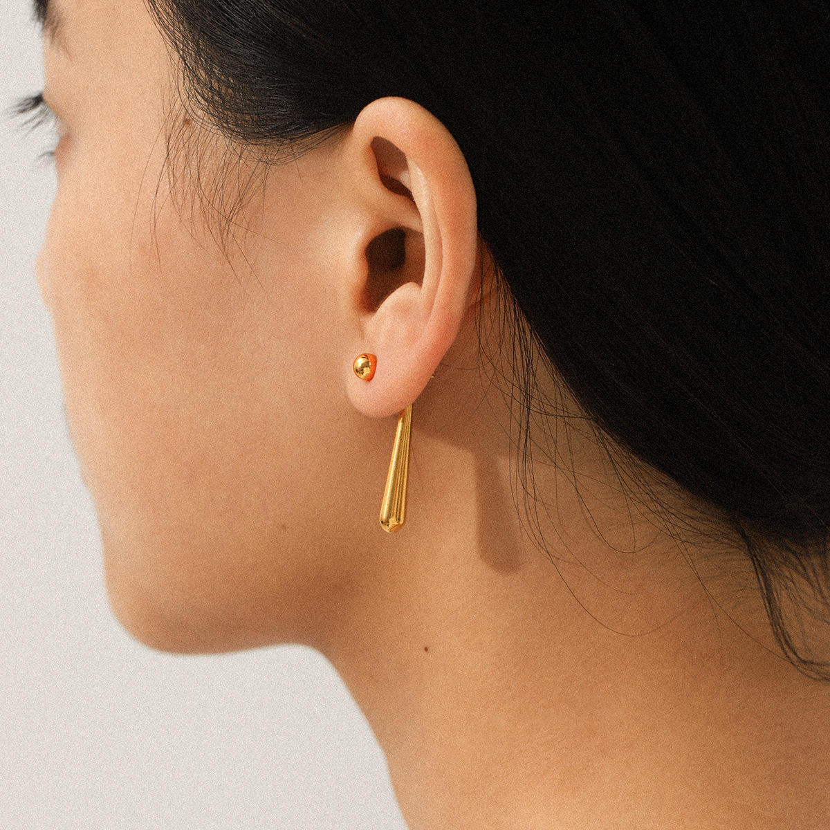 Sleek Bar Studs