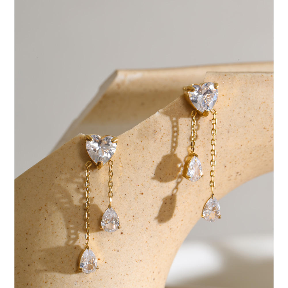 Heart Tassel Earrings detail